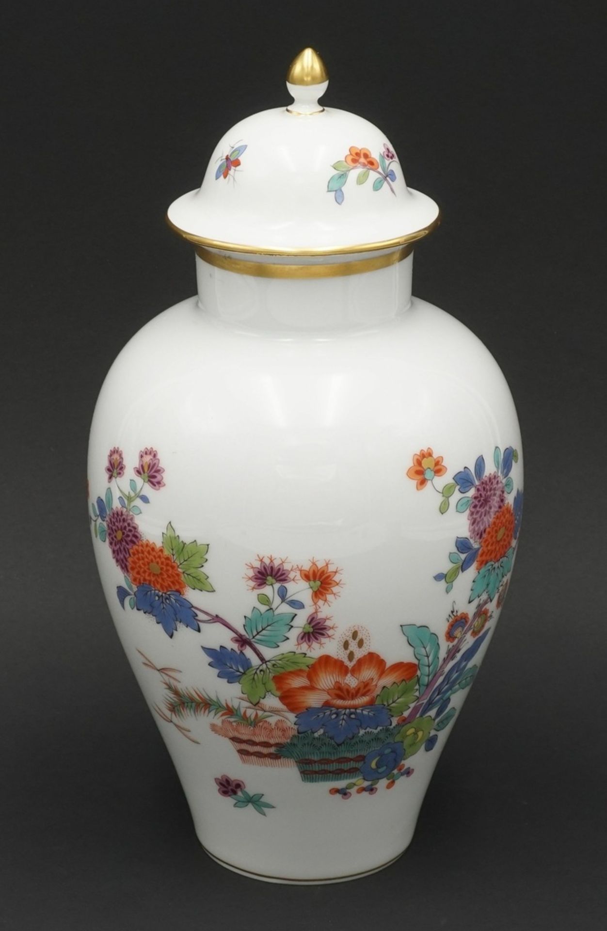 Meissen Deckelvase mit indischer Blumenmalerei