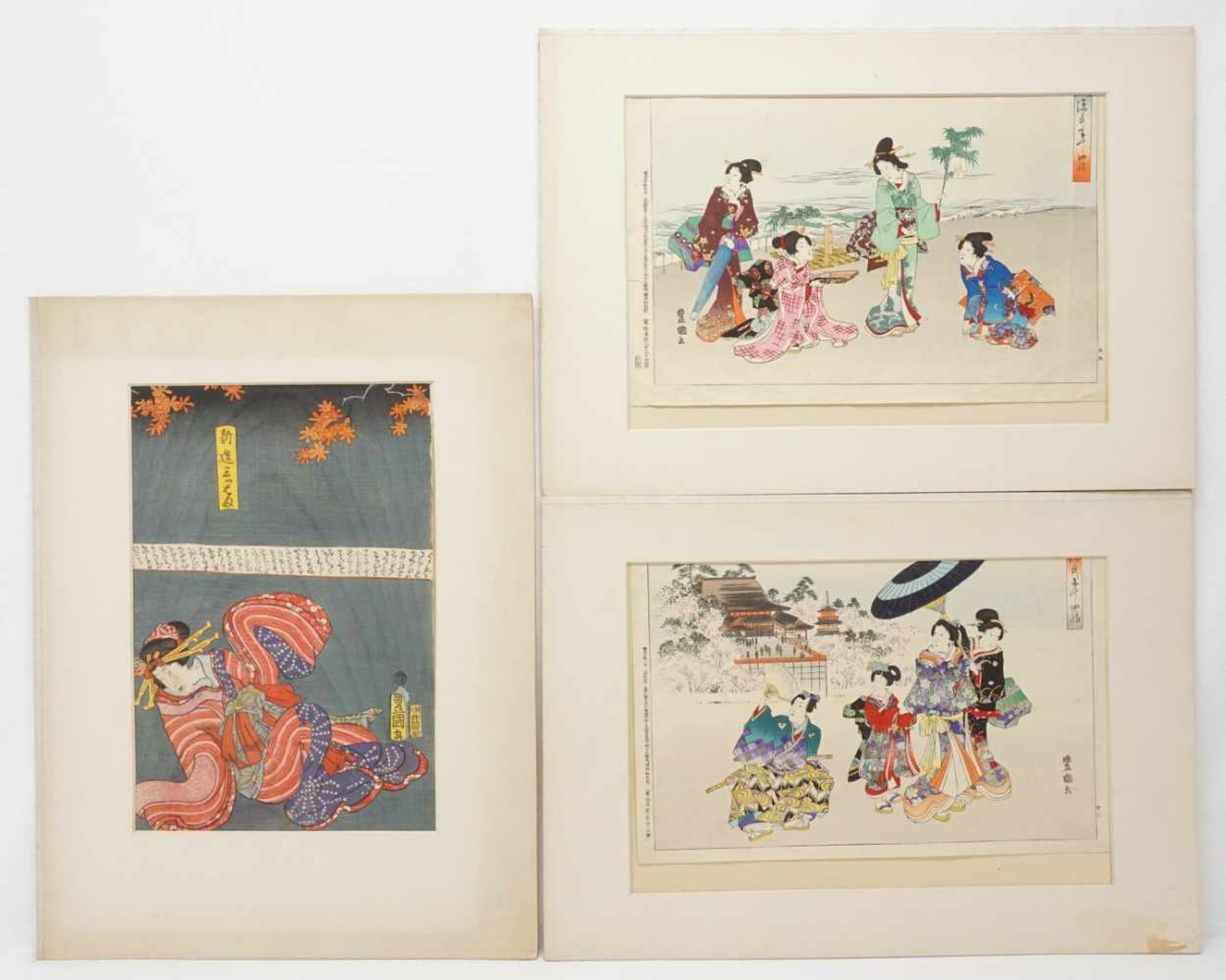 Drei Holzschnitte mit Frauen, Japan, wohl 2. Hälfte 19. Jh.