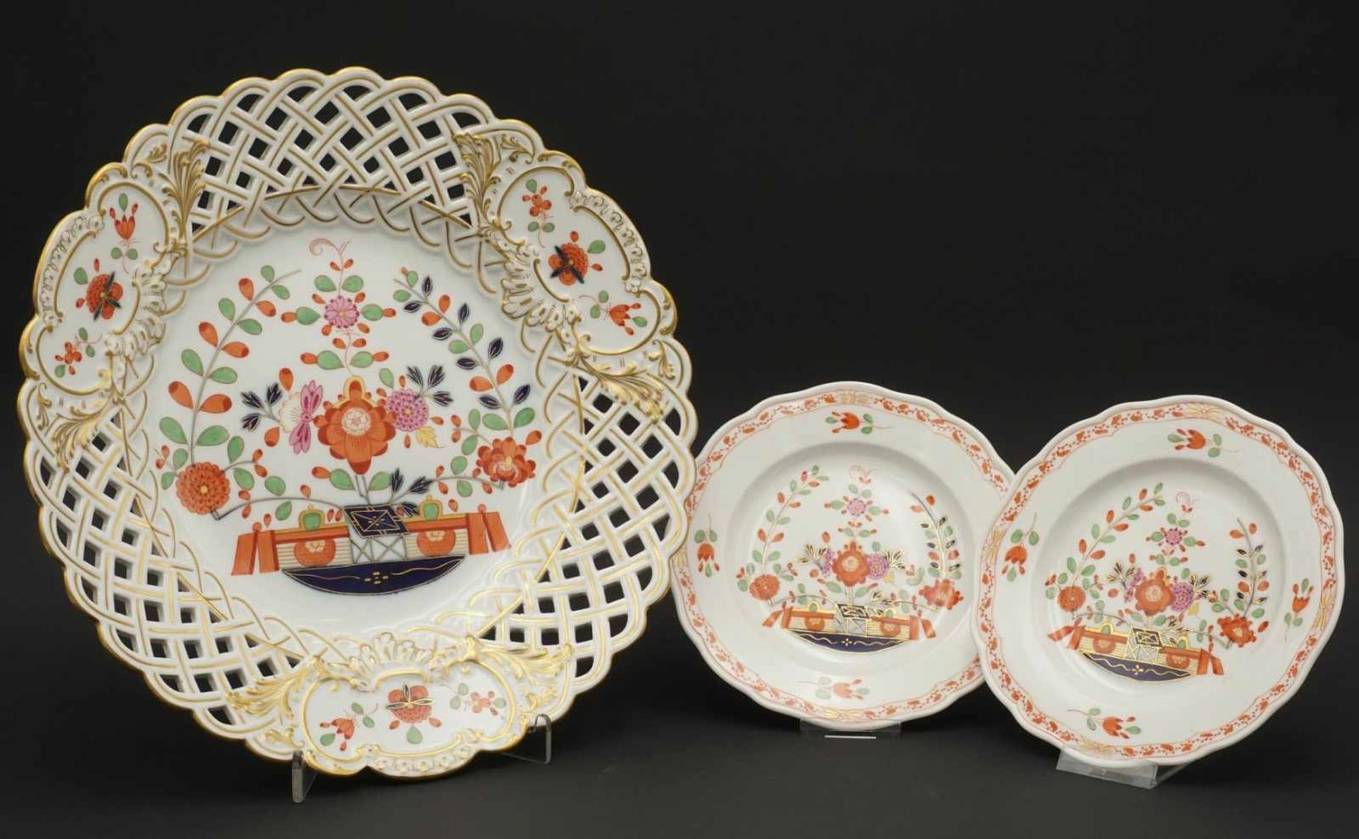 Meissen Durchbruchteller und zwei kleine Teller mit Tischchenmuster, 1815 - 1923