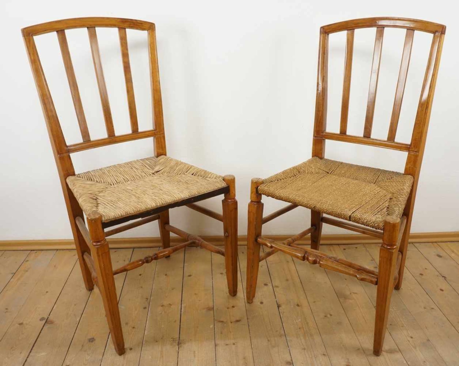 Zwei Norddeutsche Stühle aus dem Alten Land, Kirsche massiv