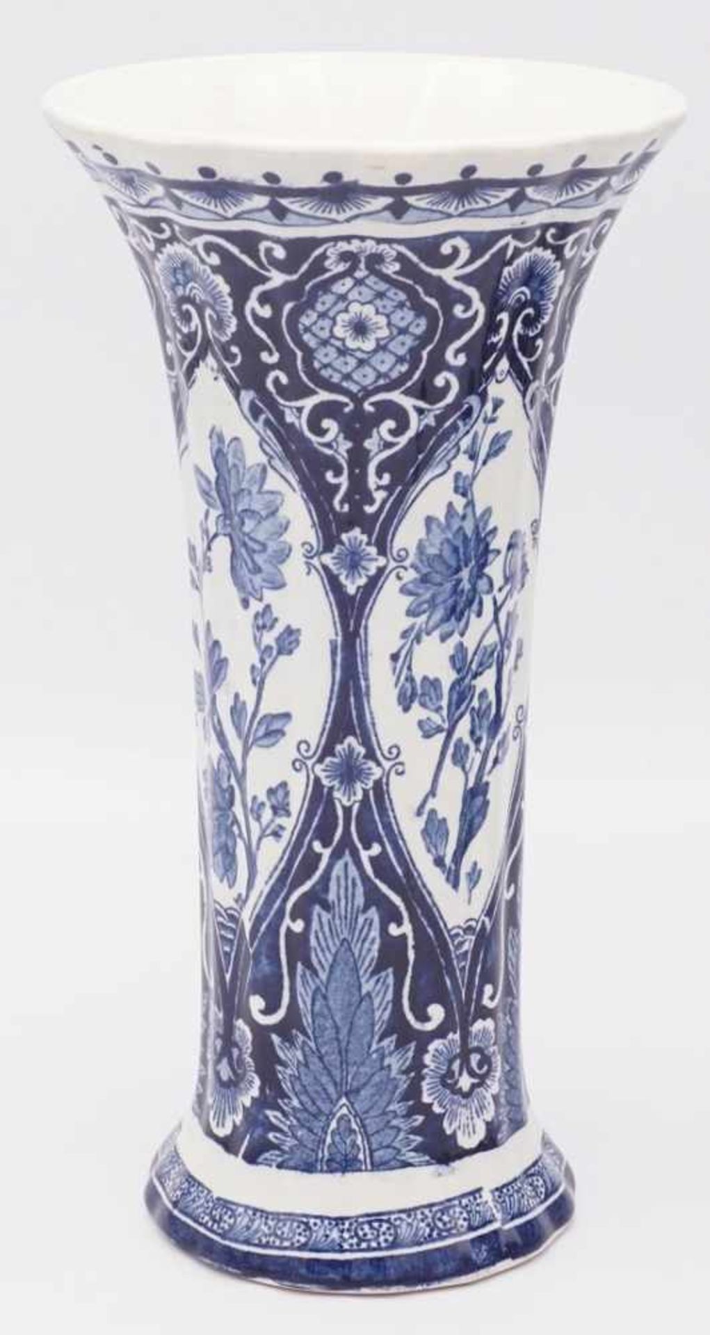 Delfts, zwei Vasen und Übertopf - Bild 2 aus 5