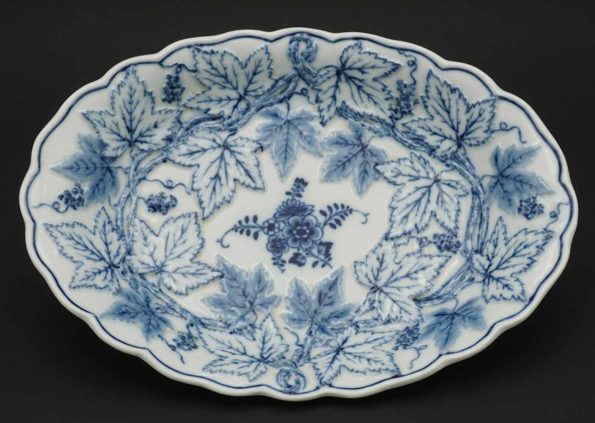 Meissen Schale mit Strohblume/Weinlaub, 1815 - 1923