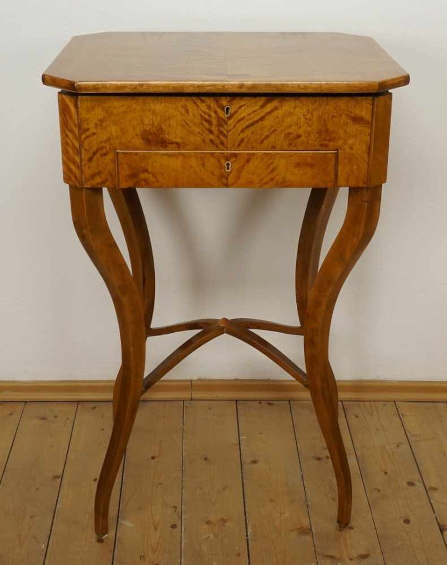 Biedermeier Nähtisch, Birke furniert - Bild 2 aus 7