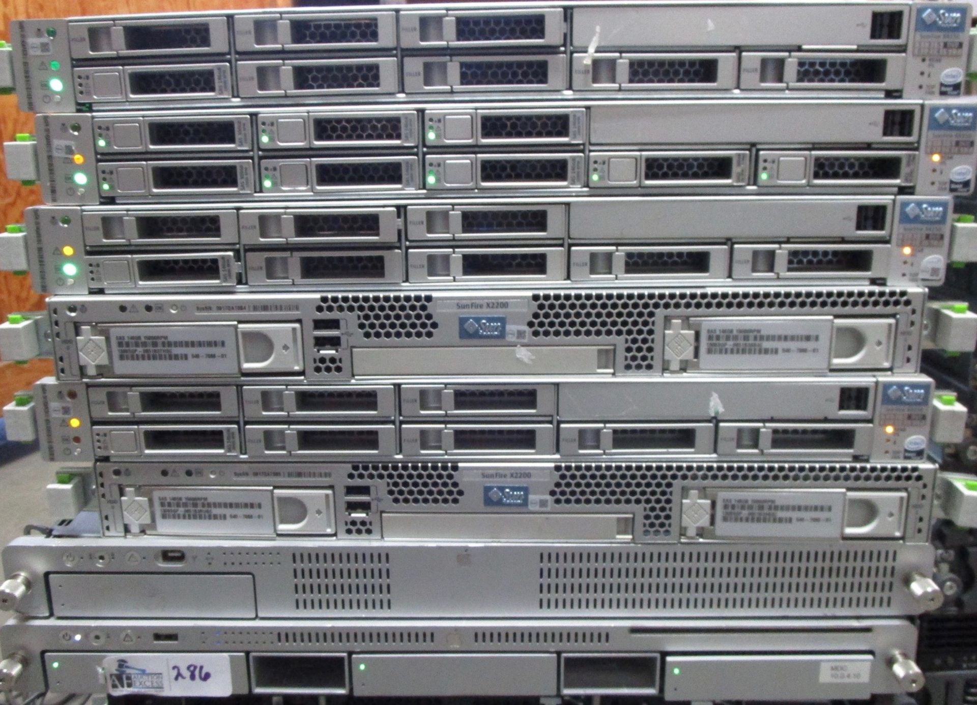 LOT OF 8 SERVERS