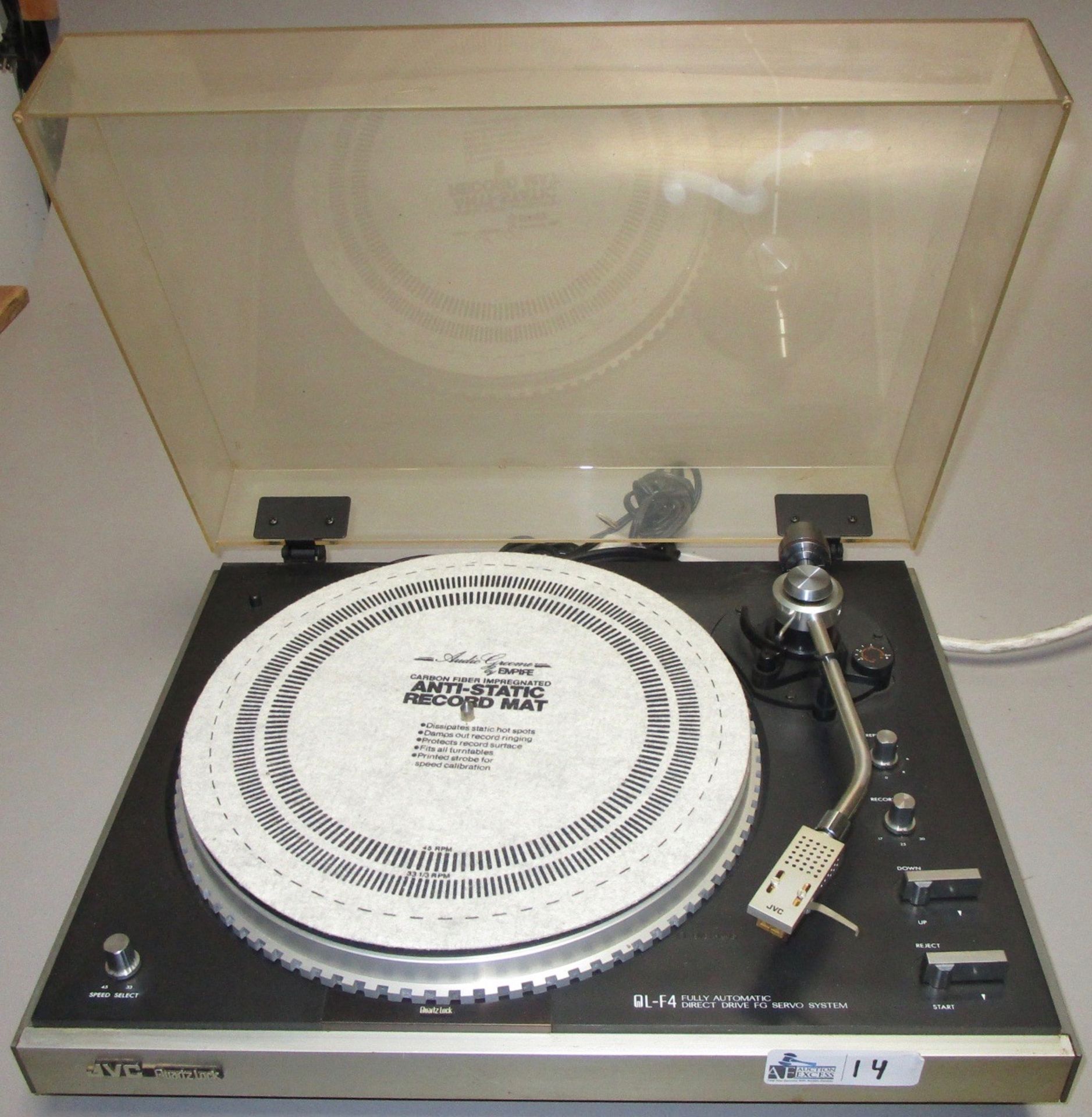 JVC QL-F4 AUTO TURNTABLE