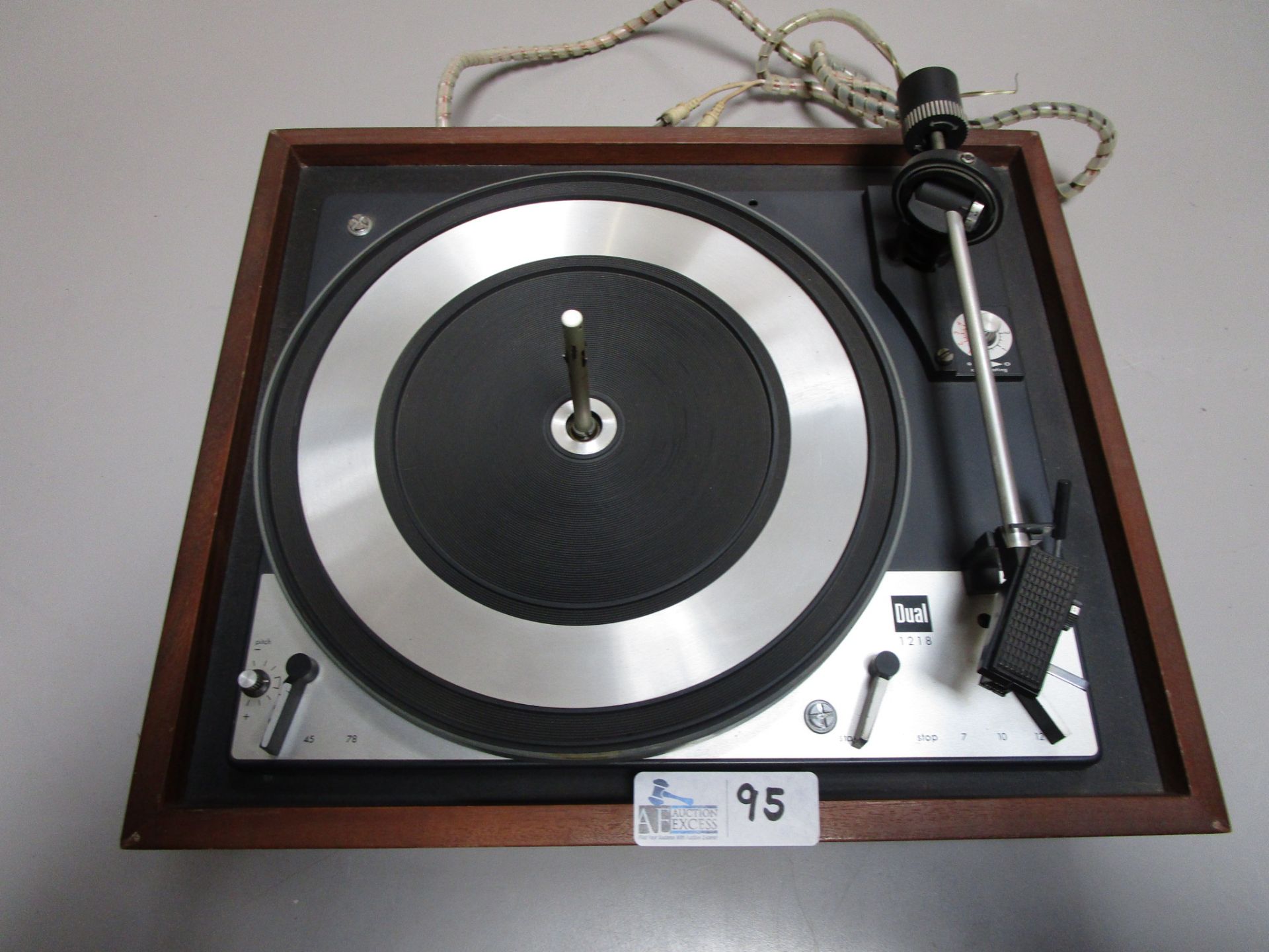 DUAL 1218 TURNTABLE - Image 2 of 2