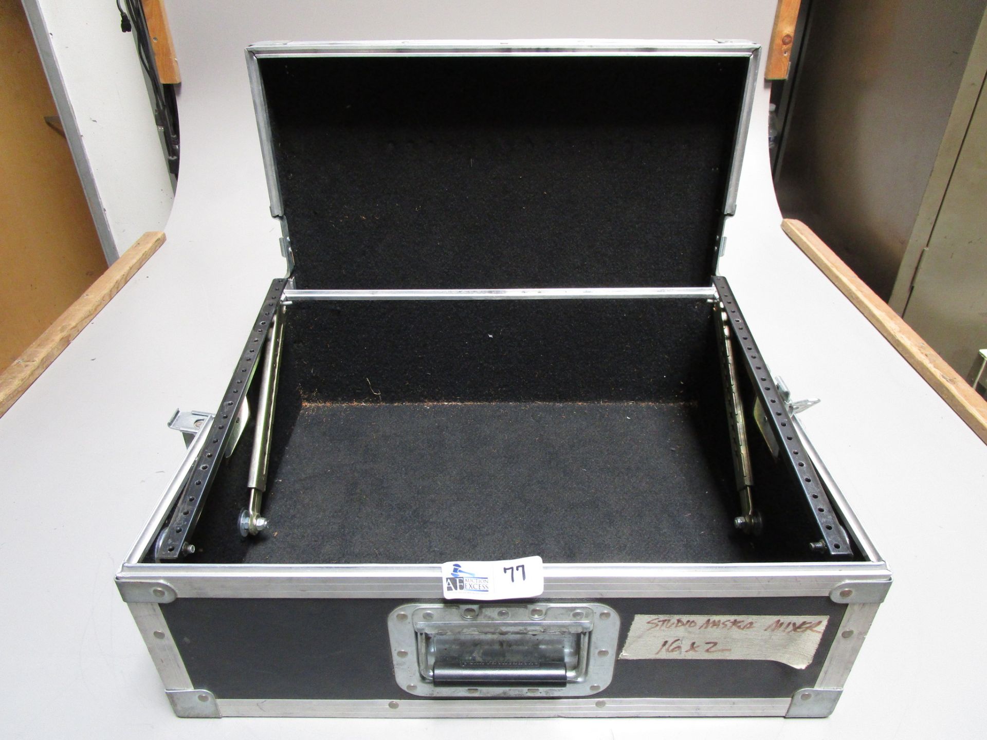 TOP LOAD ROAD CASE - Image 2 of 2