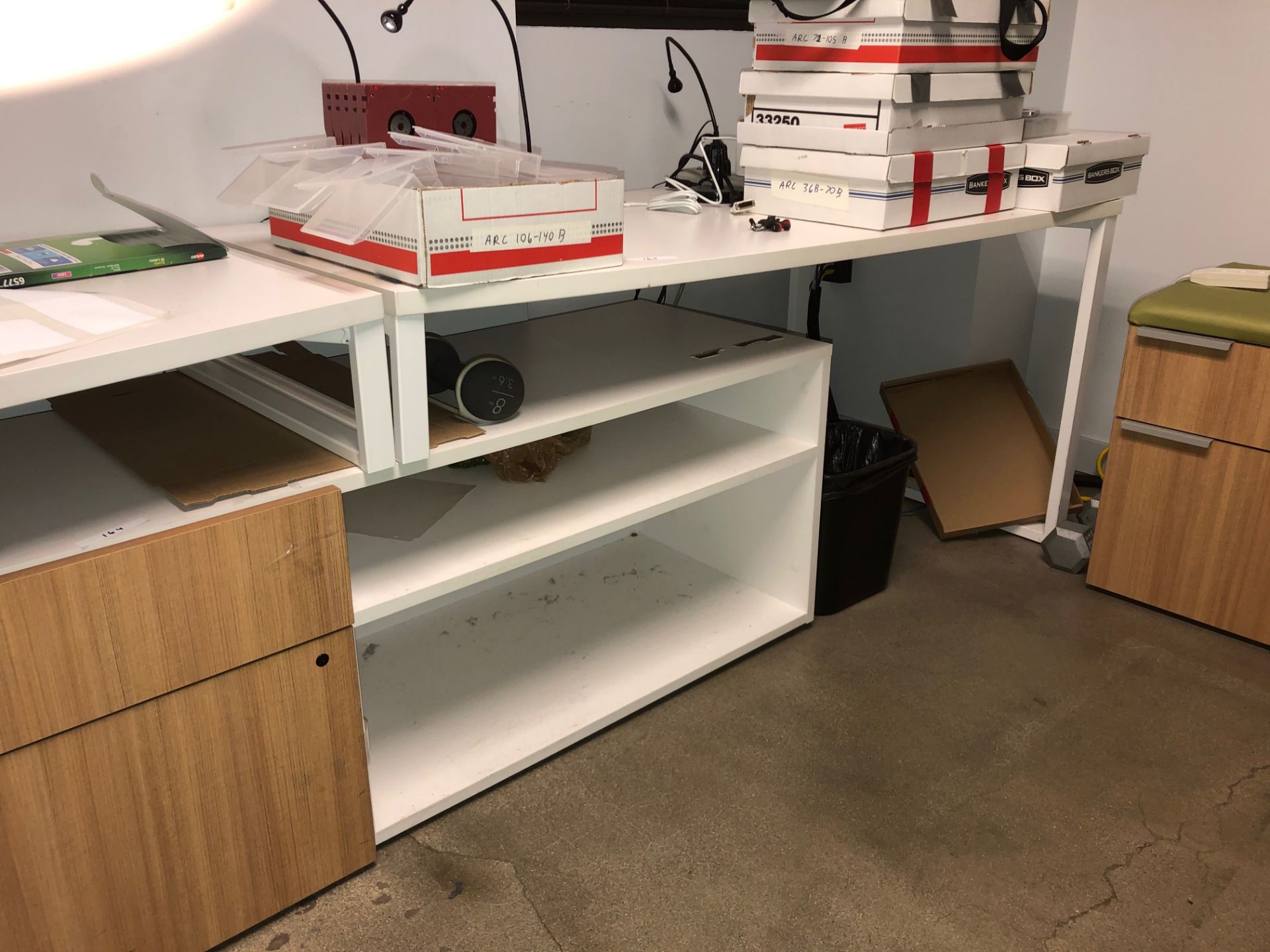 LOT OF 2 HON WHITE MEDIA DESKS AND RETURNS - Image 2 of 3