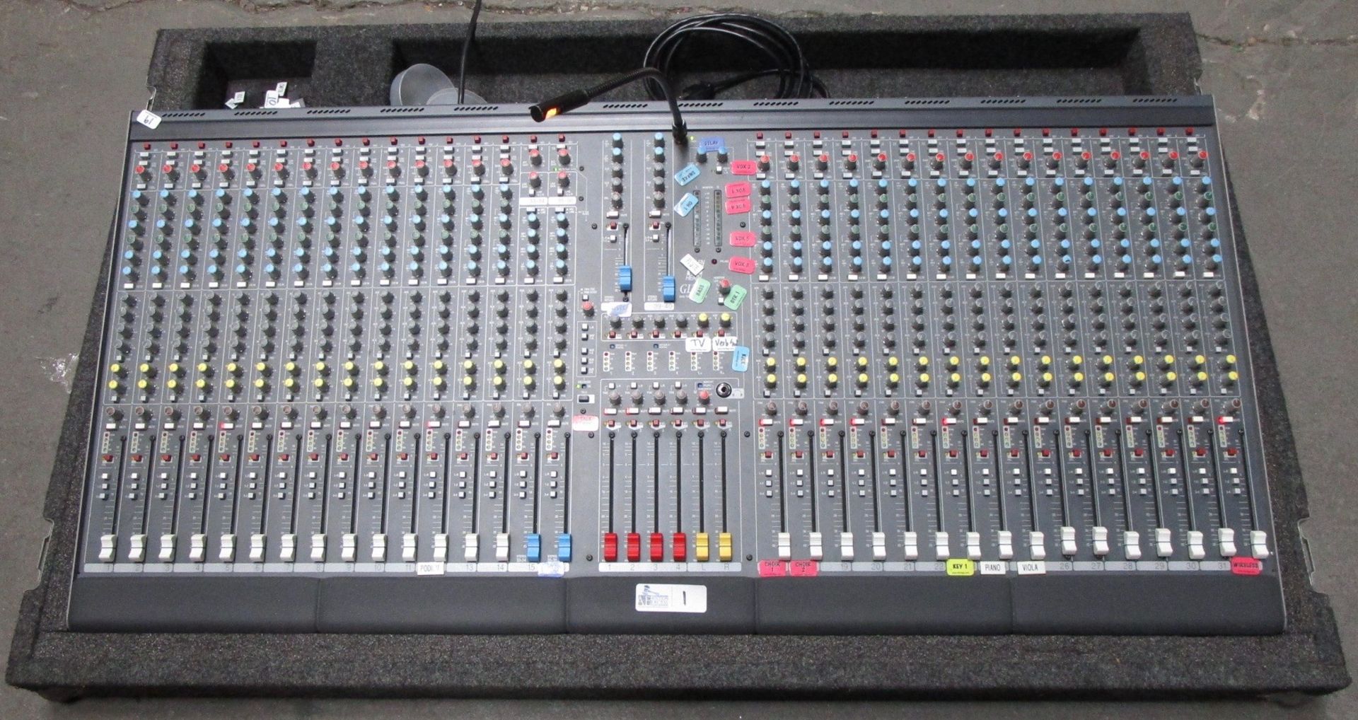 ALLEN HEATH GL-2200 MIXER