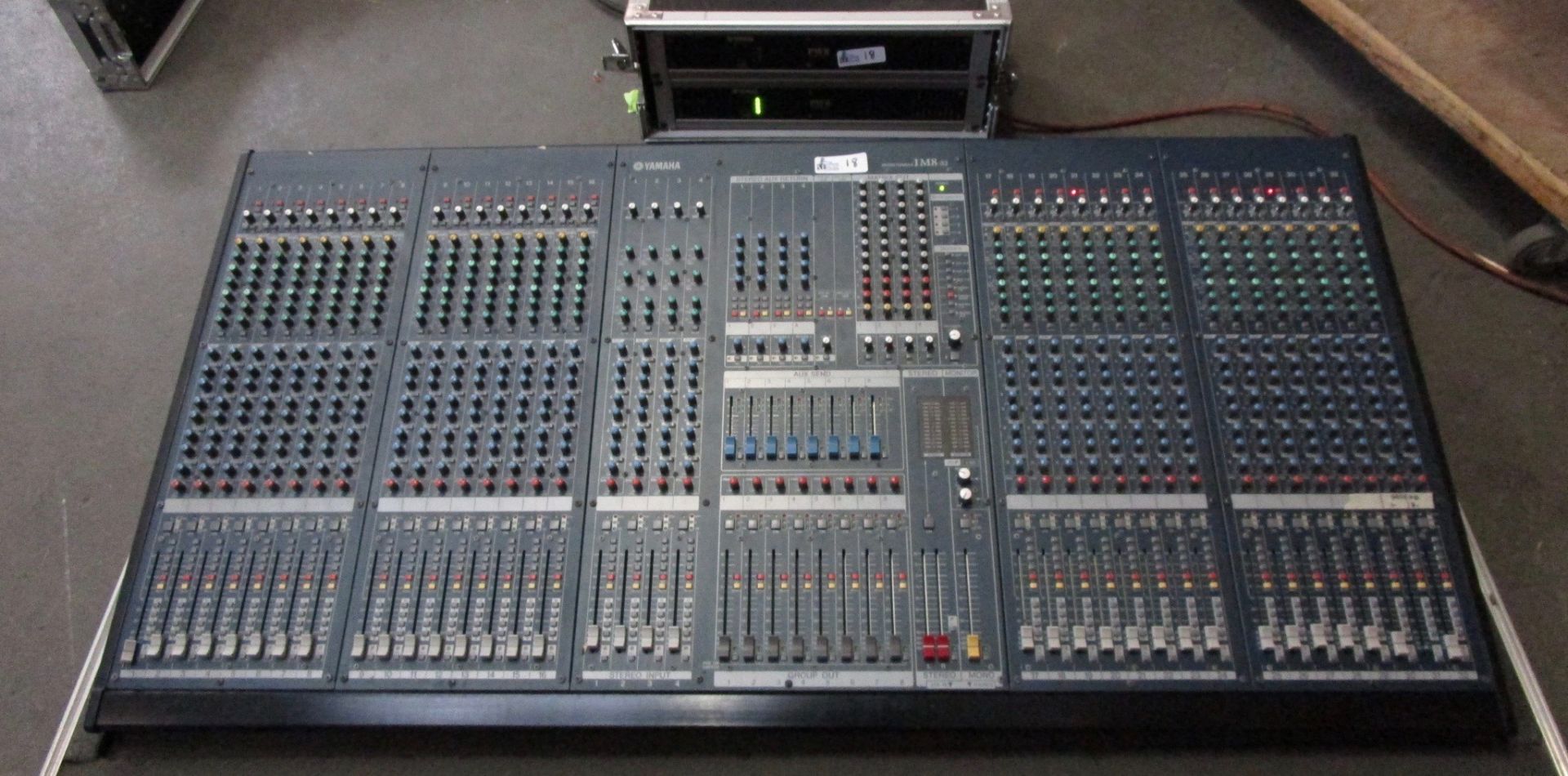 YAMAHA IM8-32 MIXING CONSOLE