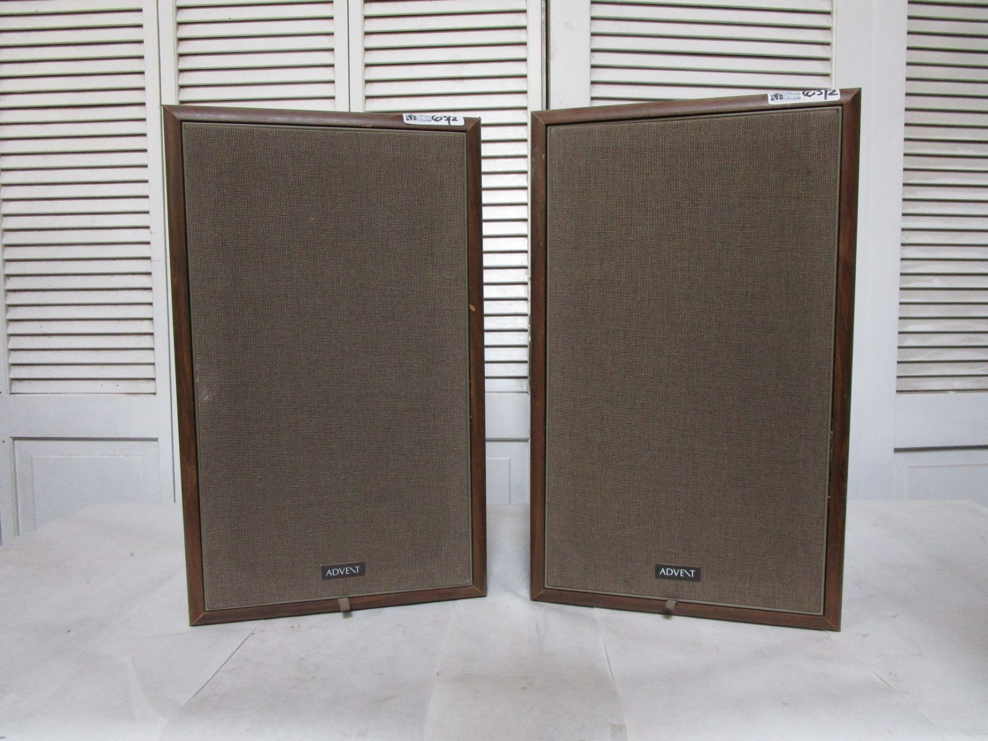 2 ADVENT 4002 SPEAKERS