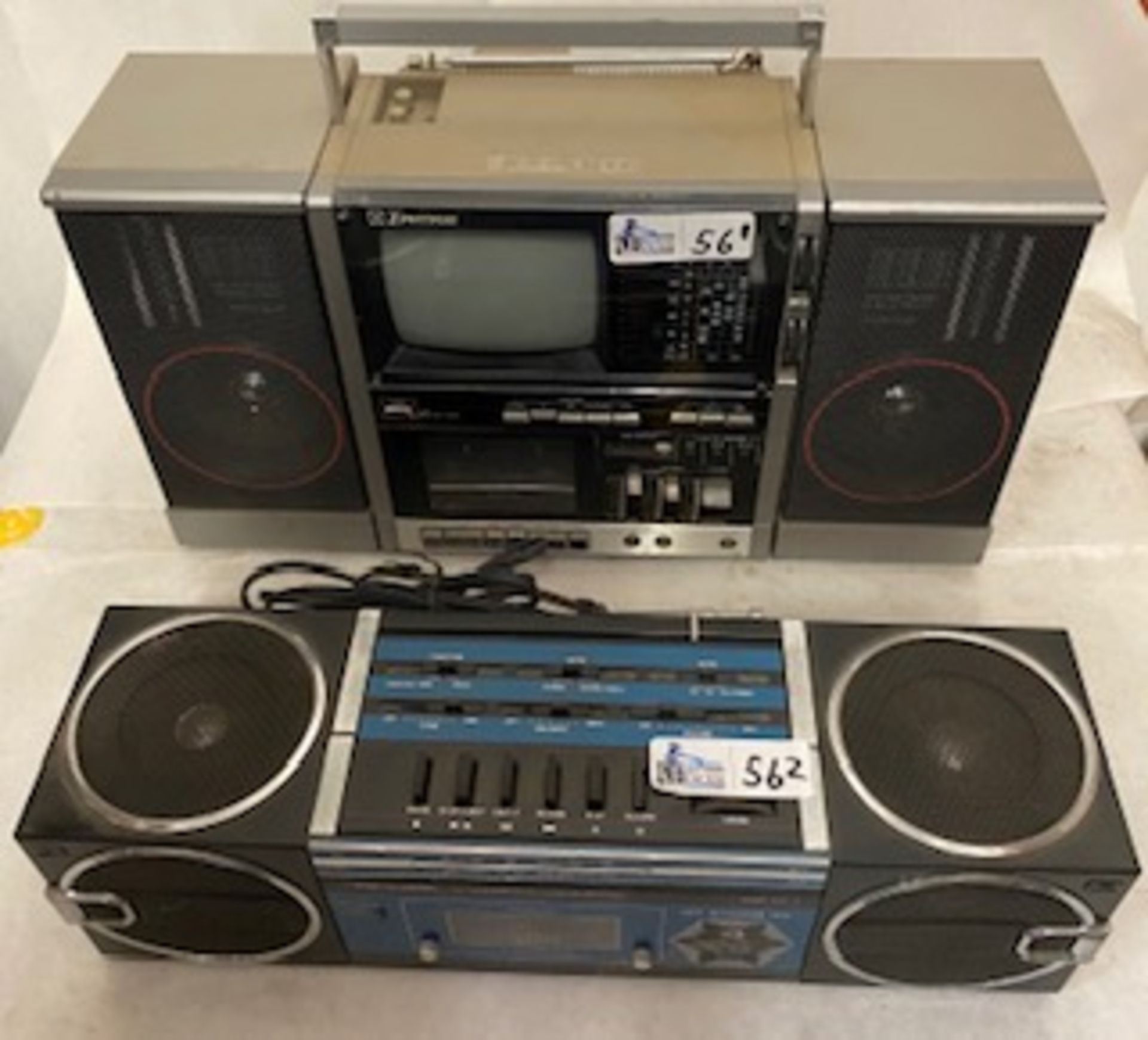 LOT OF 2 BOOMBOXES