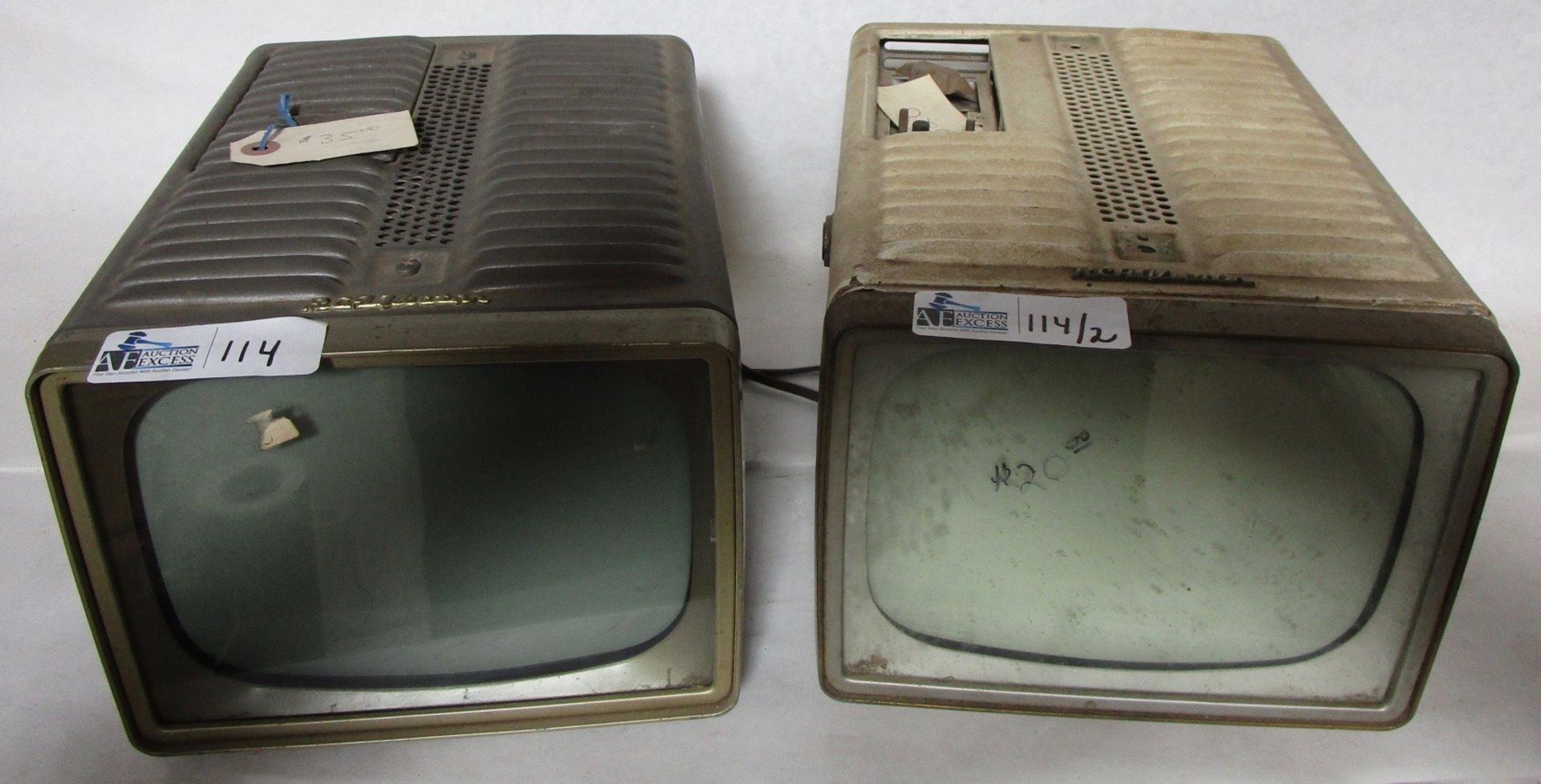 LOT OF 2 RCA VICTOR TELEVISIONS