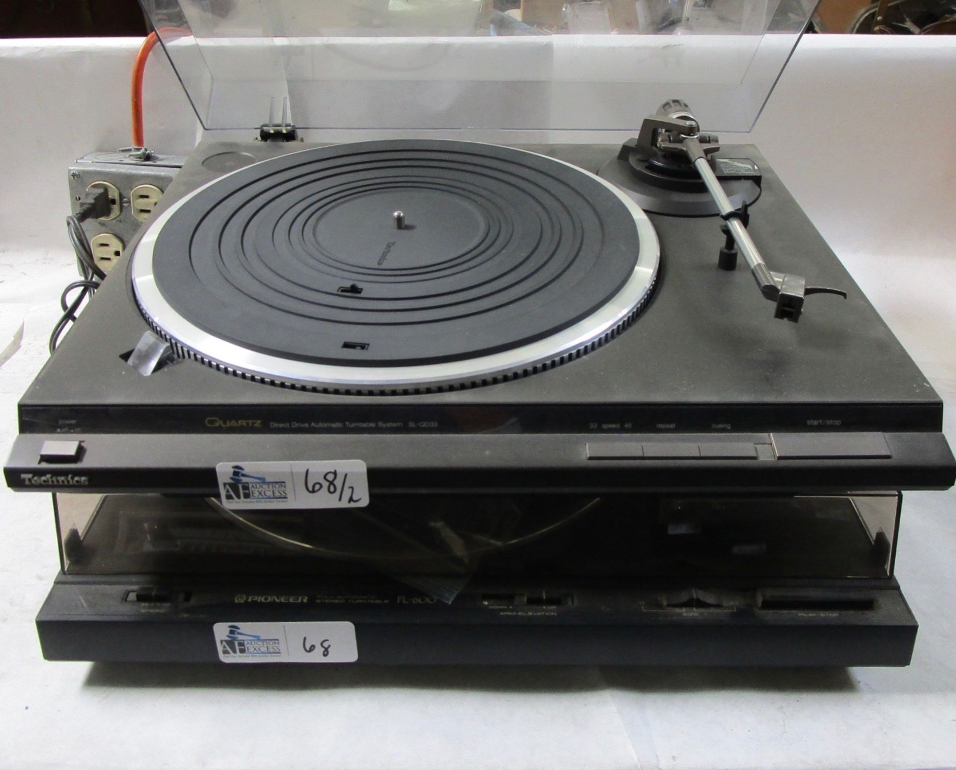 LOT OF 2 TURNTABLES