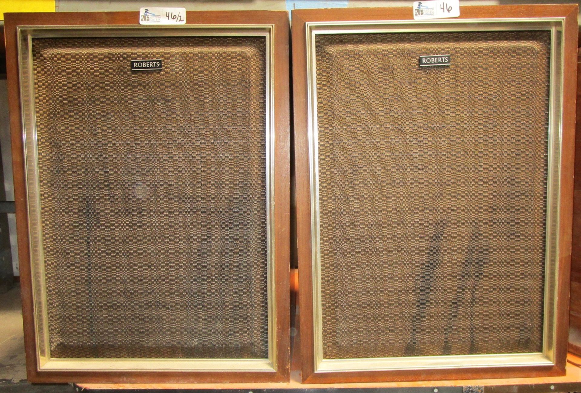 LOT OF 2 ROBERTS S-916 2 WAY SPEAKERS