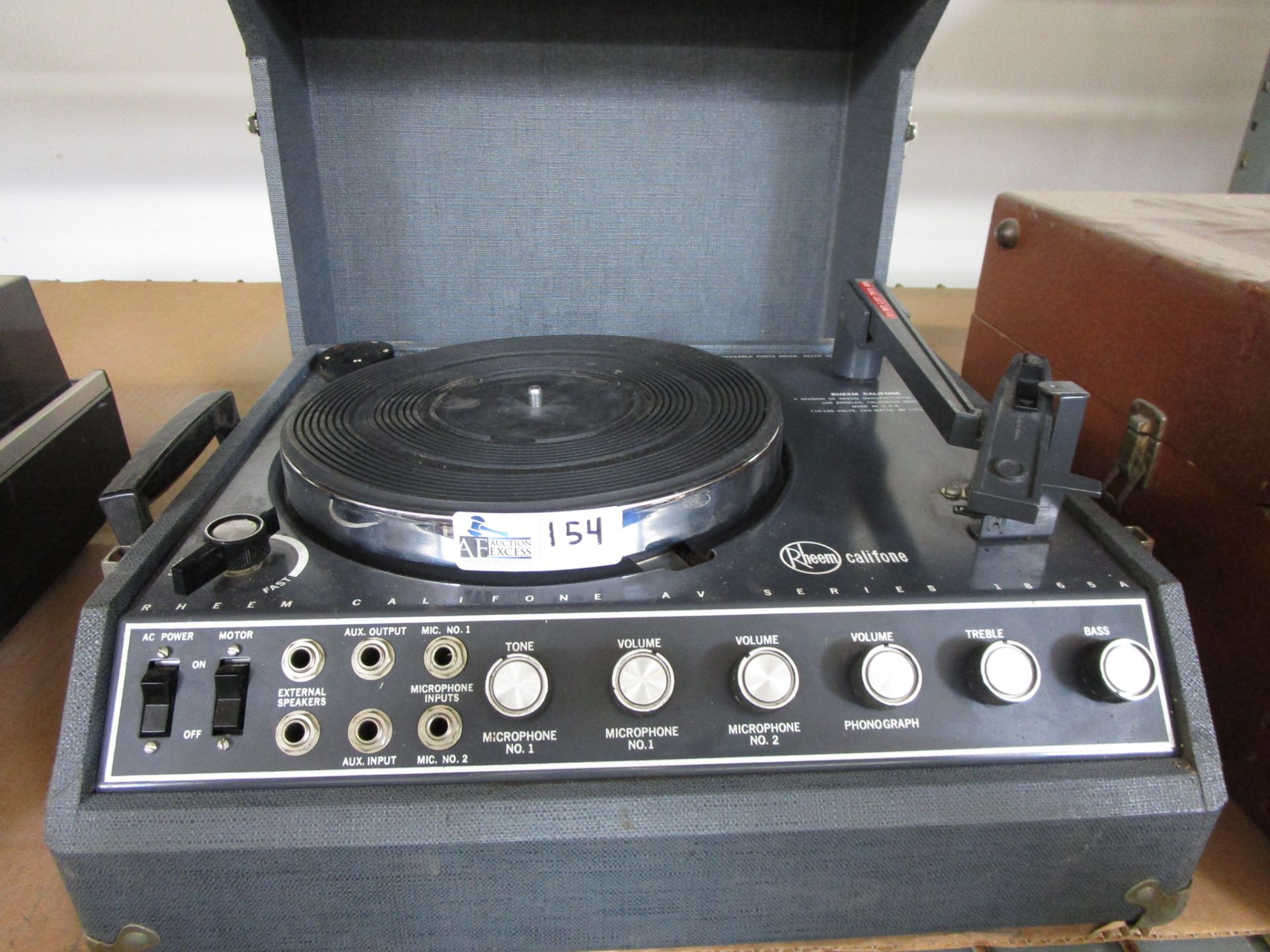 CALIPHONE RHEEM 1865A PORTABLE RECORD PLAYER IN CARRYING CASE