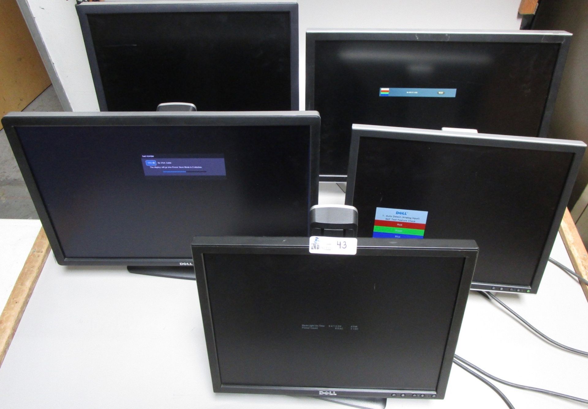 LOT OF 5 DELL DESKTOP MONITORS