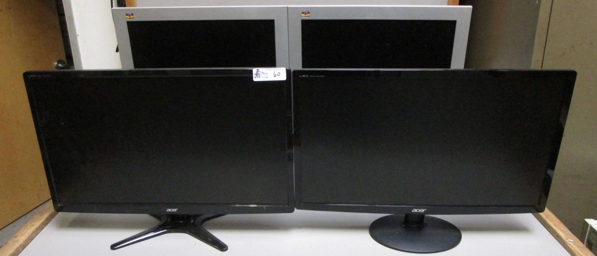 LOT OF 4 MONITORS