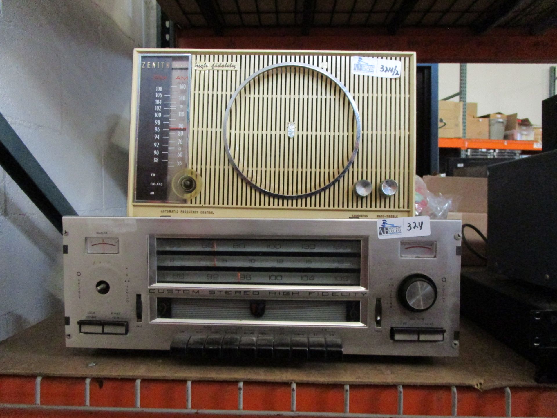 LOT OF 2 VINTAGE TABLETOP RADIOS