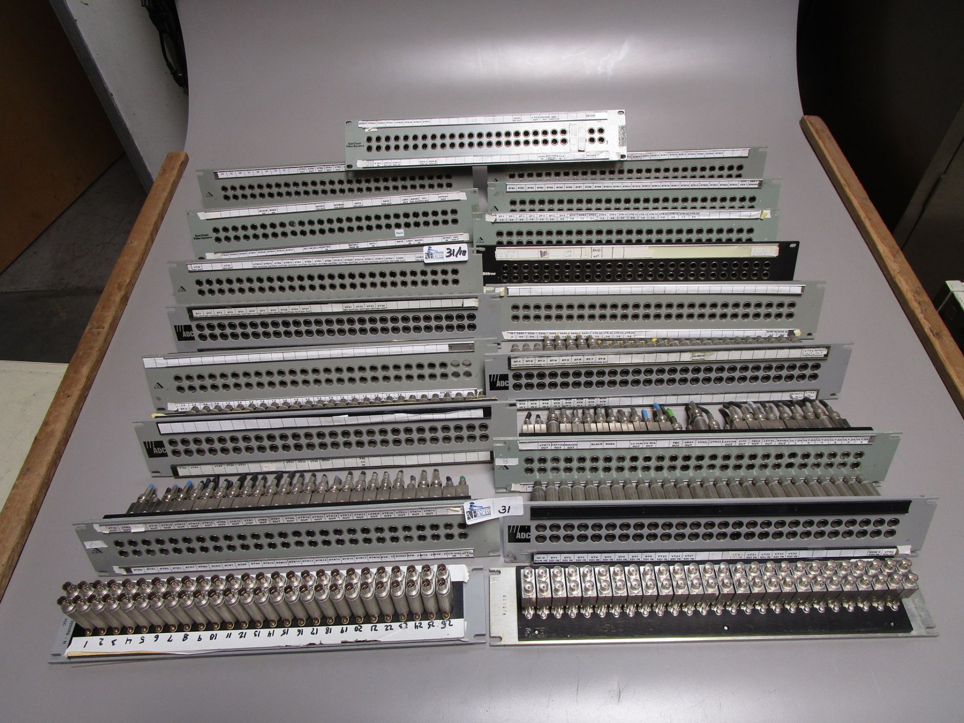 LOT OF 18 VIDEO PATCHBAYS