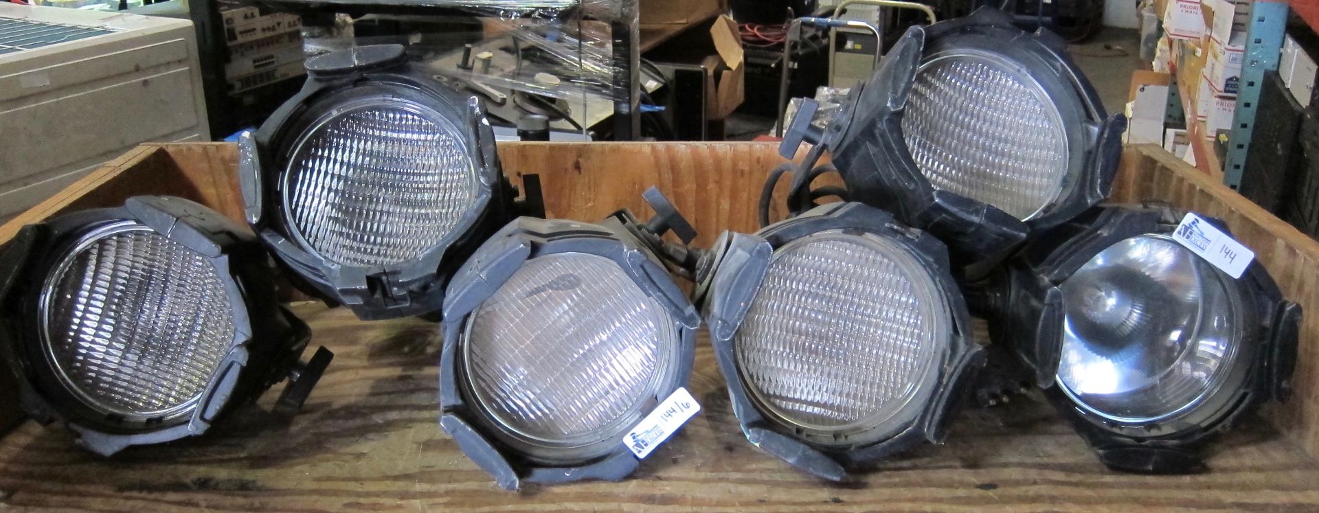 LOT OF 6 STUDIO LIGHTS