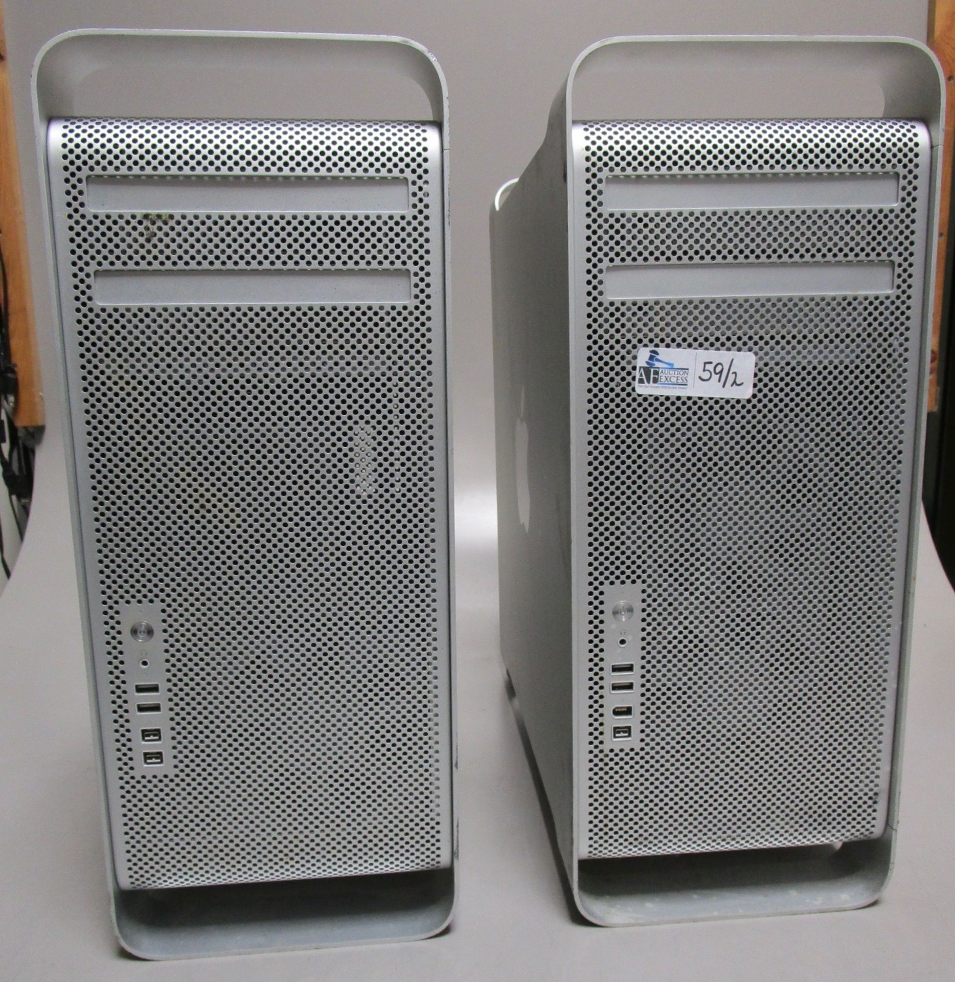 LOT OF 2 MAC PRO - Image 2 of 6