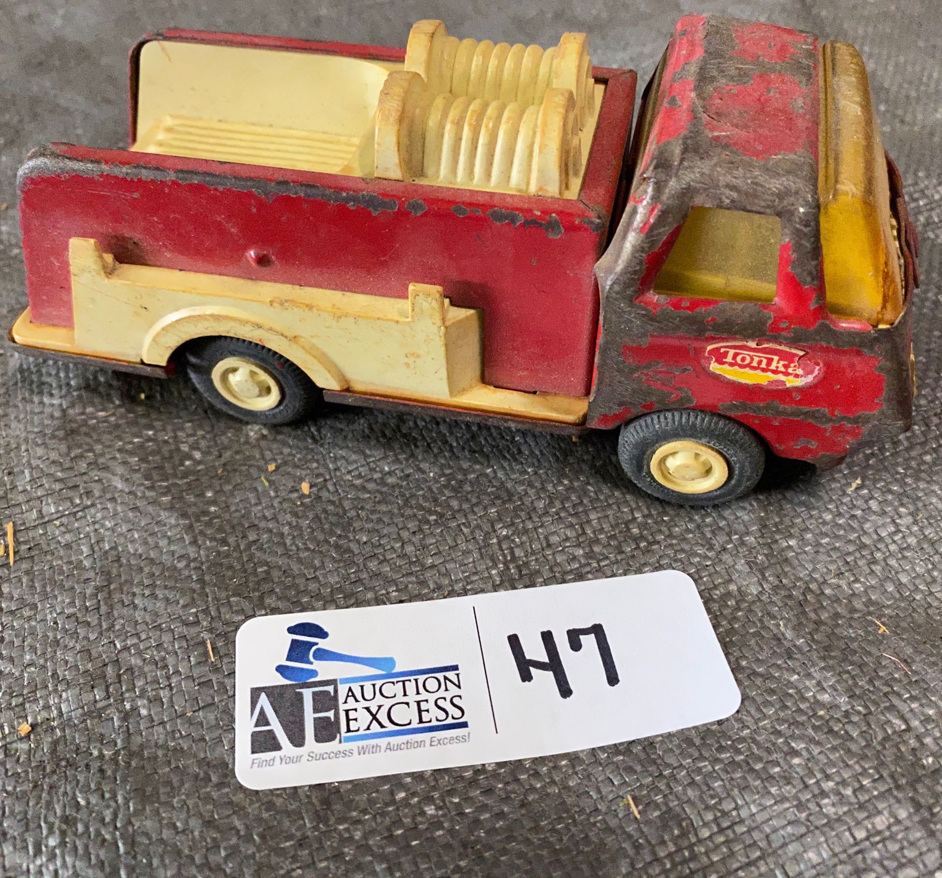 VINTAGE TIN TONKA FIRETRUCK