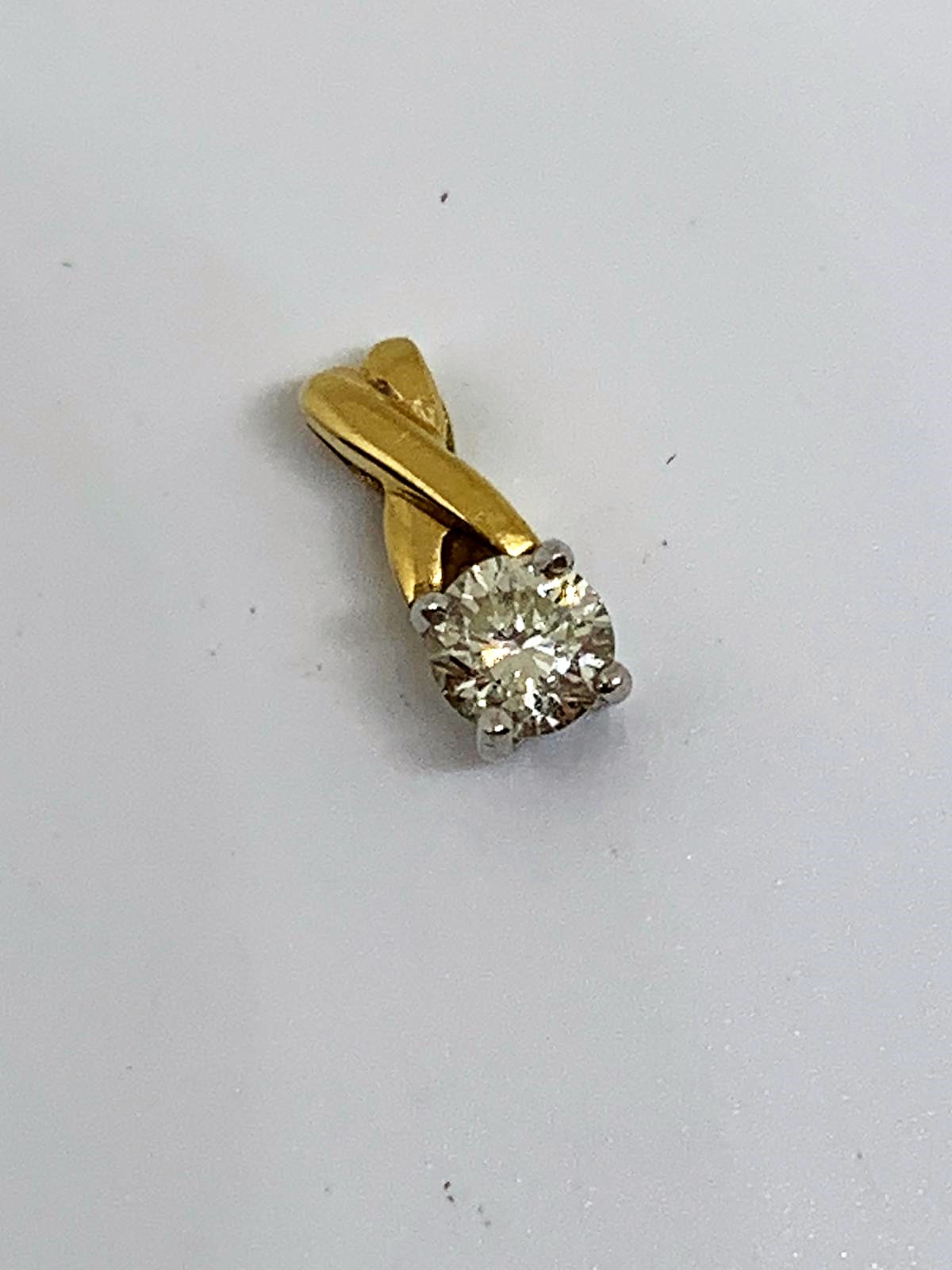 18ct gold pendant