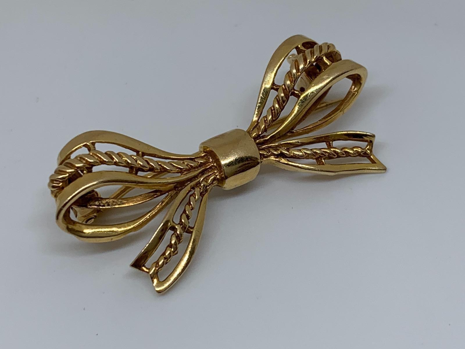 9ct gold brooch