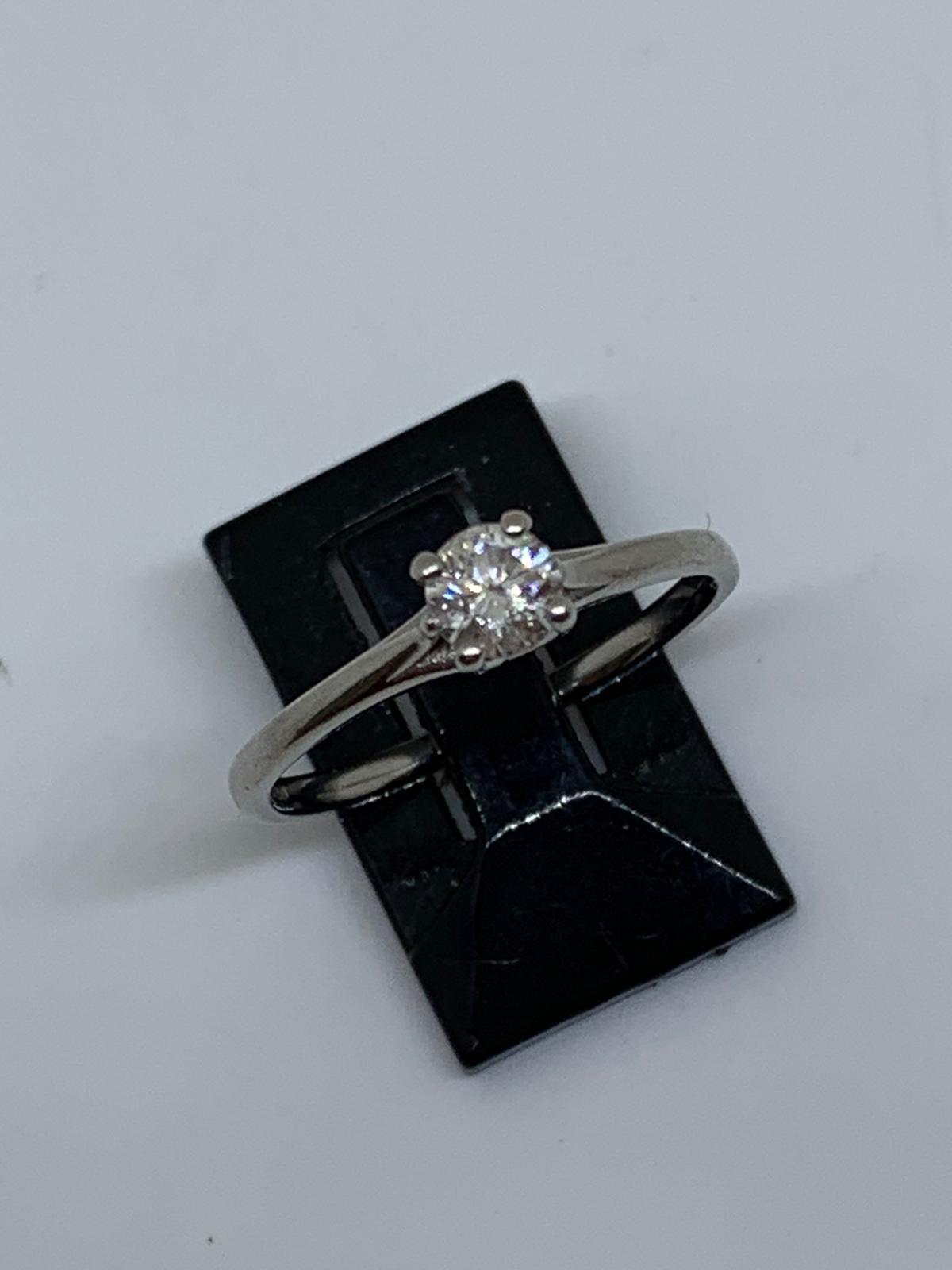 Platinum ring - Image 2 of 2