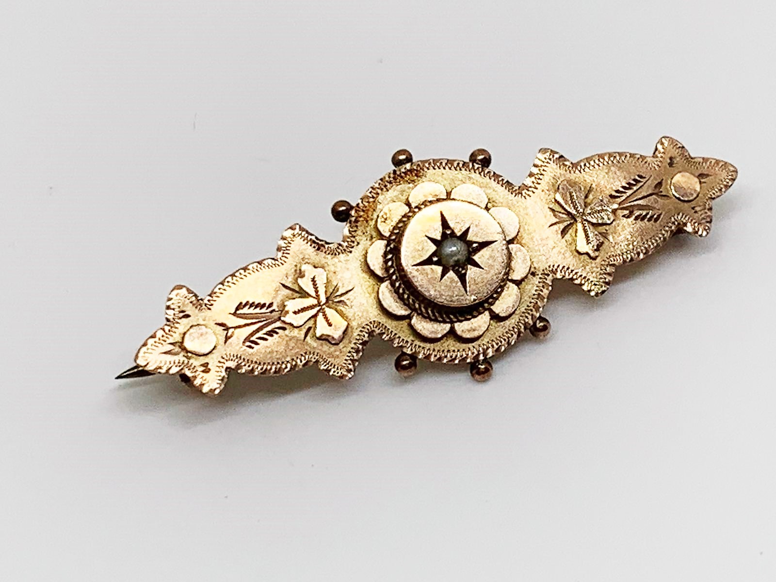 9ct gold brooch