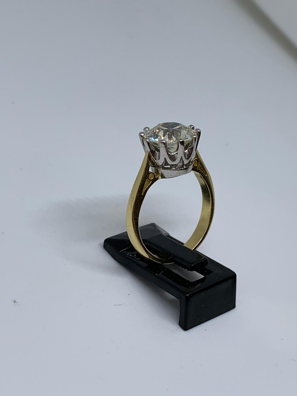 Fine 18ct gold / diamond ring - Image 2 of 11