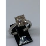 Fine platinum / diamond ring