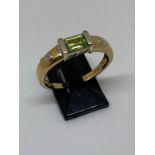 9 carat yellow gold peridot and diamond ring