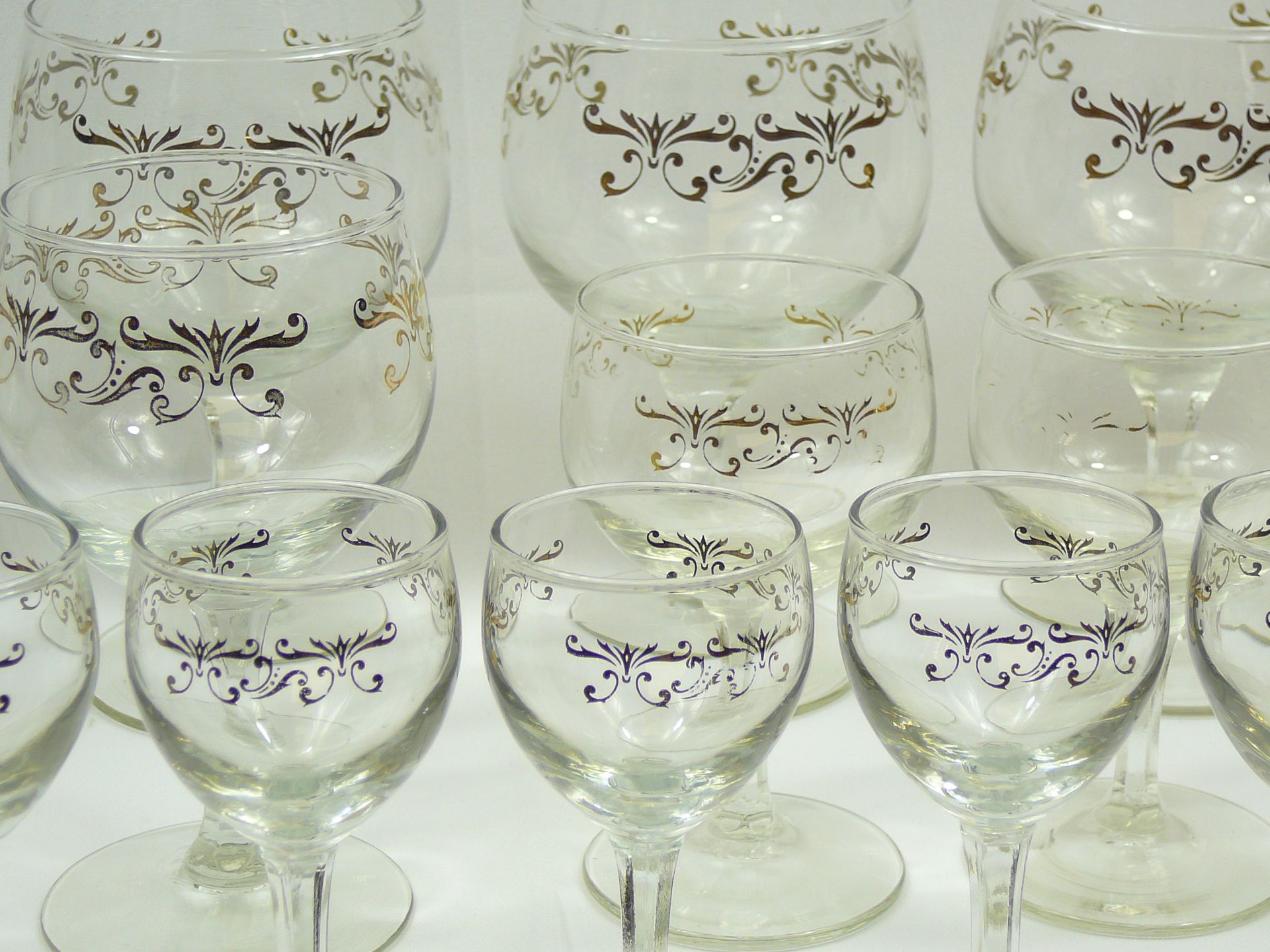 Quantity of vintage gold lustre glasses - Image 2 of 2