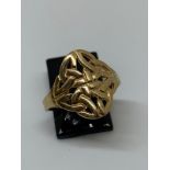 9 carat yellow gold ring