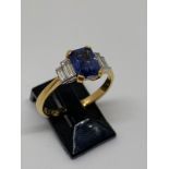 18ct gold sapphire and diamond ring