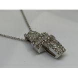 18ct gold diamond pendant