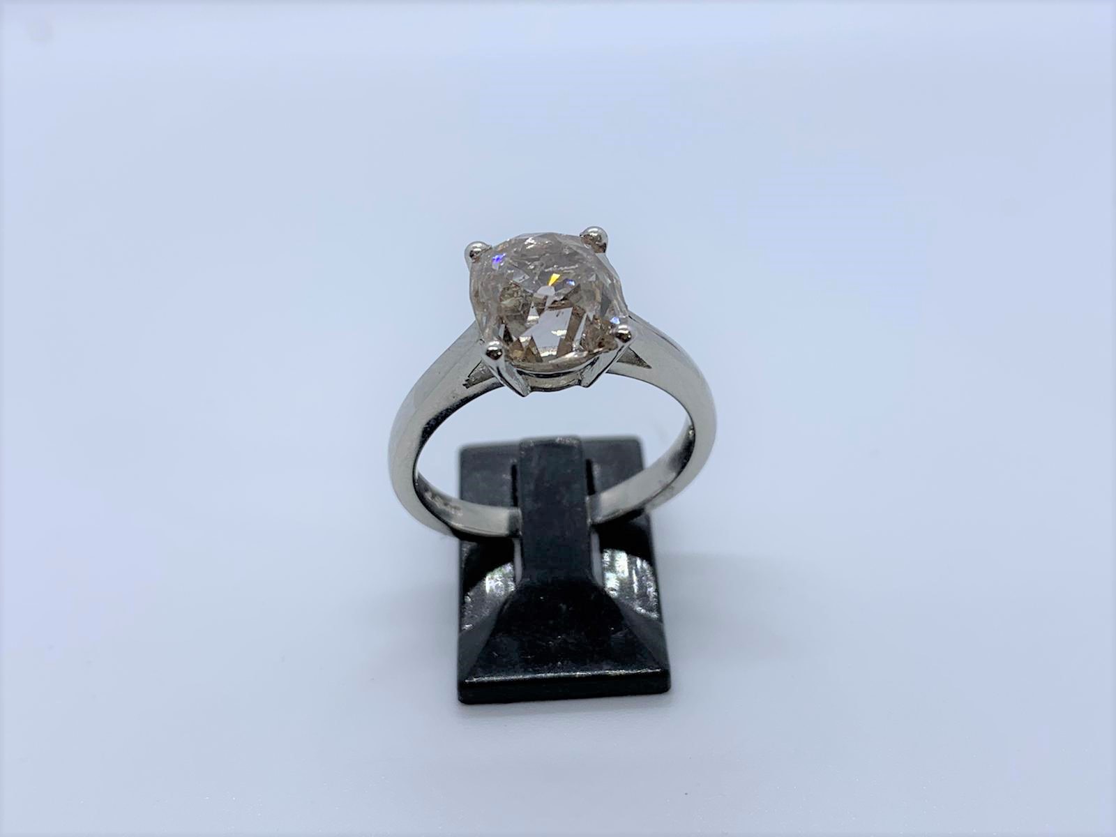Platinum diamond ring - Image 8 of 13