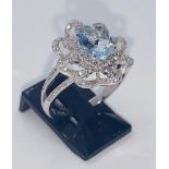 18ct white gold aquamarine & diamond ring