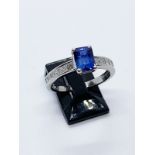 18ct white gold sapphire & diamond ring