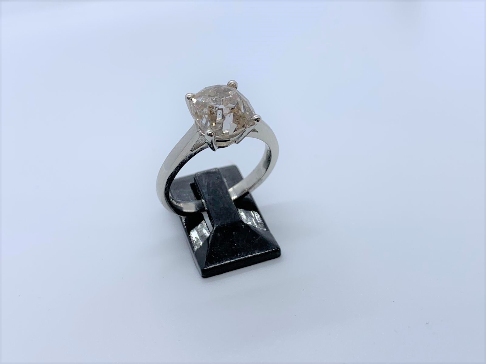 Platinum diamond ring - Image 11 of 13