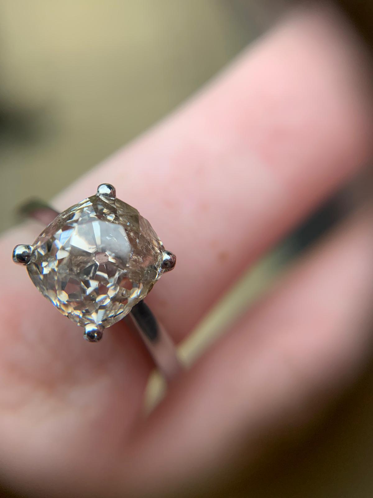 Platinum diamond ring - Image 4 of 13