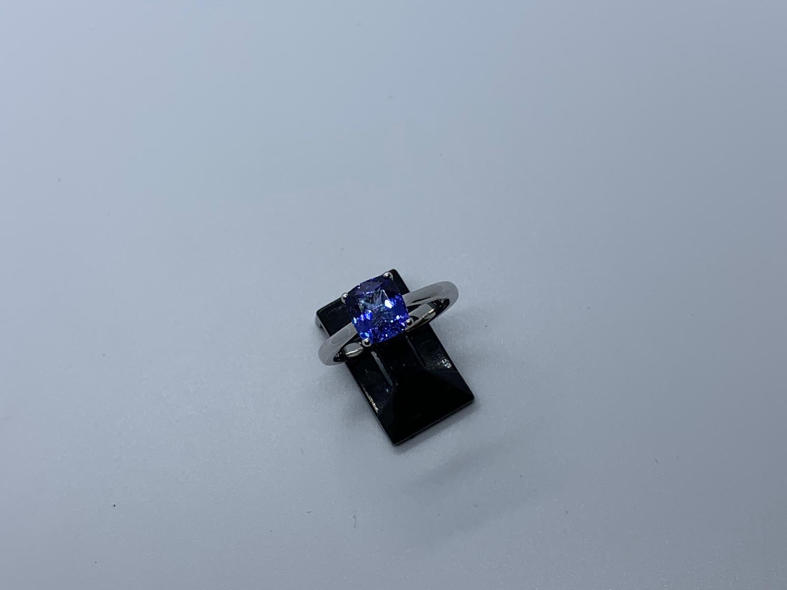 18ct white gold tanzanite ring - Image 4 of 5