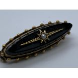 15ct gold brooch with onyx & pearl