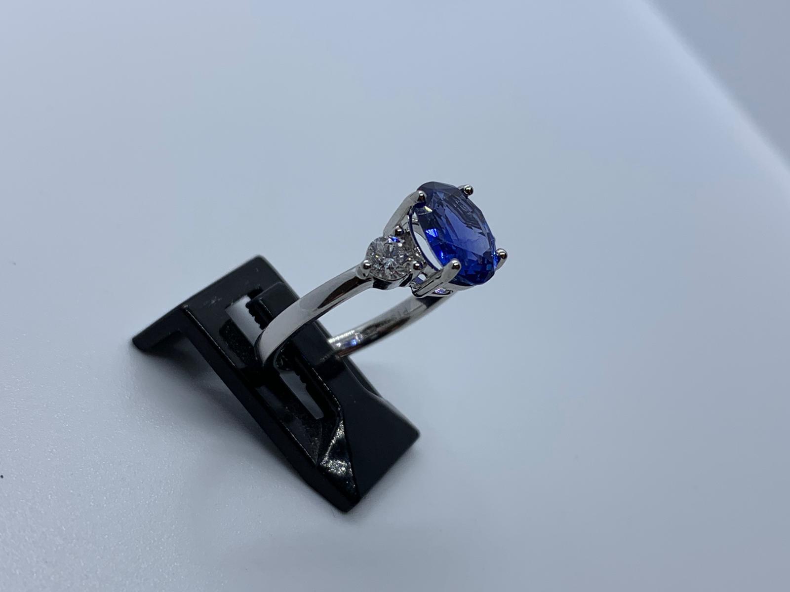 Platinum sapphire & diamond ring - Image 3 of 5