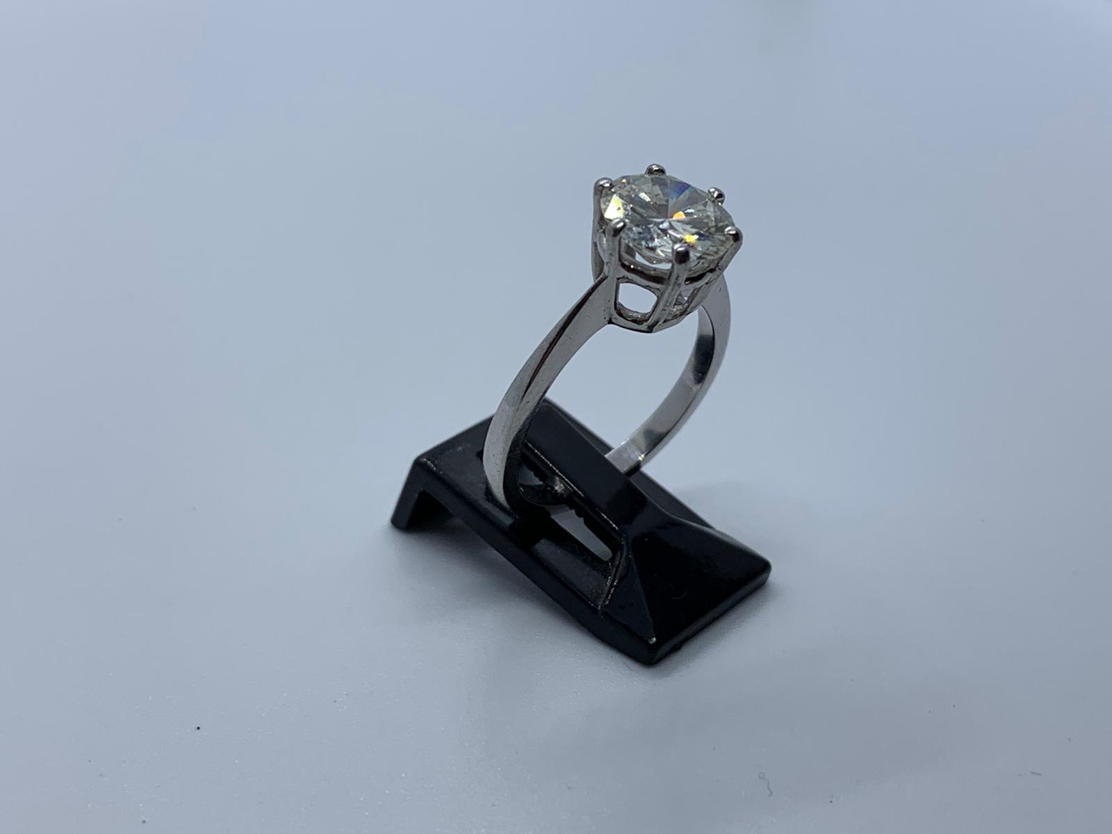 Platinum diamond ring - Image 3 of 6