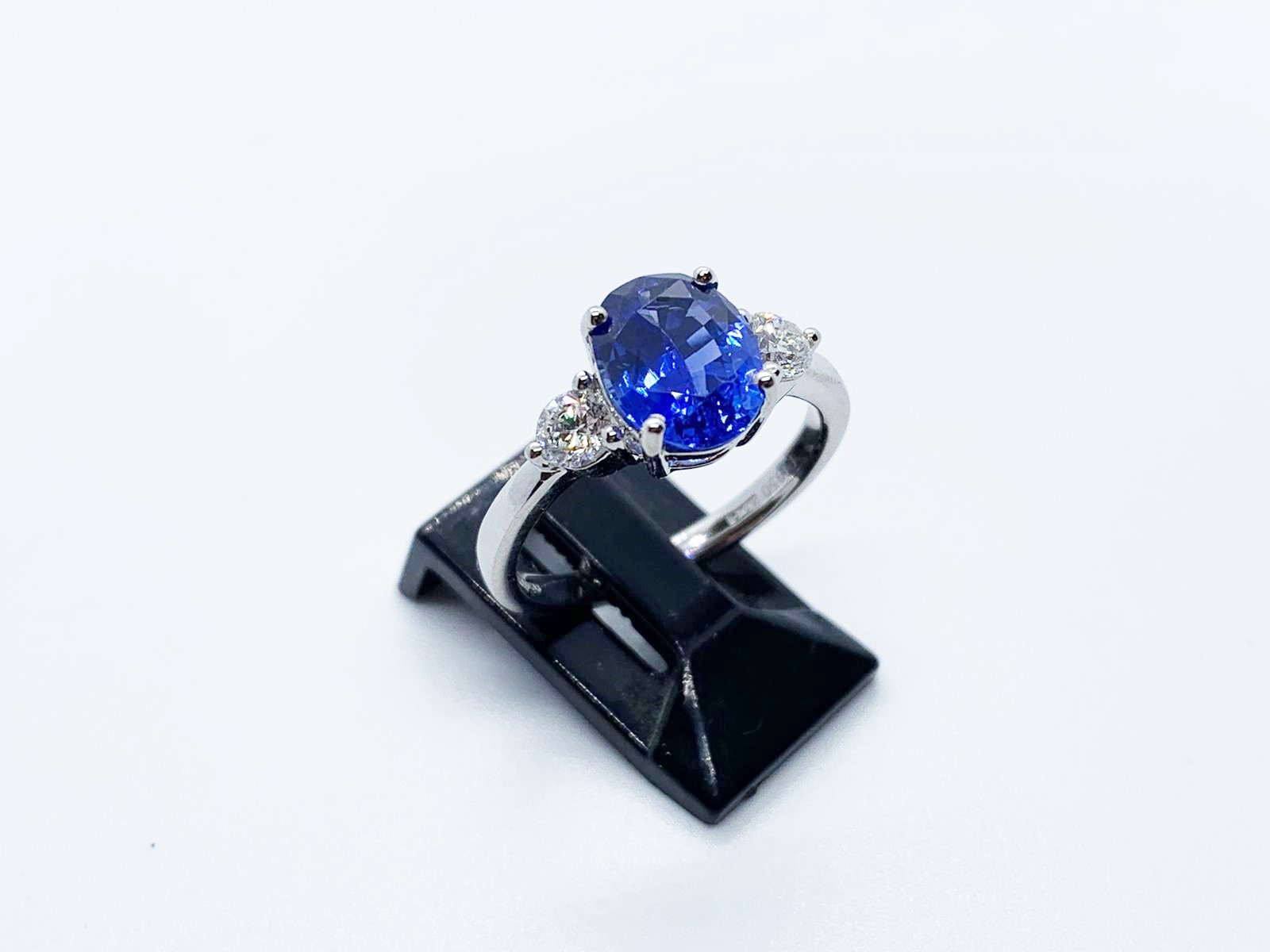 Platinum sapphire & diamond ring