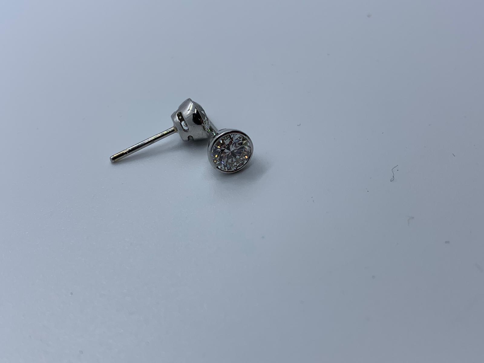 18ct white gold diamond earrings - Image 2 of 4