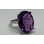 9ct white gold and amethyst ring